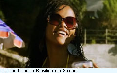 Huebsche Brasilianerinnen am Strand
