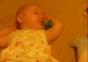 Die perfekte Armposition eines Babys