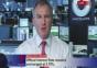 Banker schaut sich live im TV Nacktbilder an