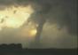 Spektakulärer Aufnahmen eines Tornado 