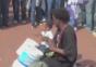 Kleiner Streetdrummer