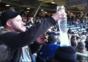 Becher stapeln im Baseballstadion