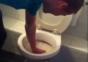 Verstopfung in Toilette beseitigen