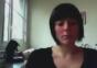 Süßes Mädel vor der Webcam