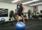 Gewichtheben auf Gymnastikball