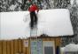 Dach vom Schnee befreien – Die ganz schnelle Methode