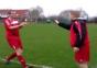 Fußball, Handy und ein Foul