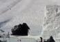 Backflip mit dem Auto im Schnee