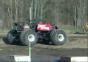 Monstertruck macht Backflip