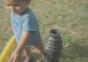 Kleinkind spielt Baseball – Doppel-FAIL