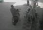 Vater und Tochter auf Moped