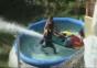 Mit dem Jetski den Pool leer pumpen