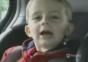 Kleiner Junge singt: Can’t smile without you