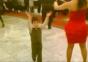 Dieses Kiddie legt ne flotte Sohle aufs Parkett