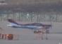 Flugzeug hebt im Stand ab