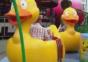Sich wie die Irren im Kinderkarussell drehen