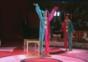 Zwei Clowns und eine Box