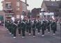 Kleines Kind vs. Tuba Spieler