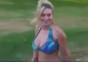 Blondine raucht gern