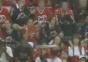 EishockeyFans machen schon komische Sachen