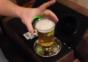 Eingebaute Bierzapfanlage in der Couch