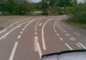 Sinnlose Straßenmarkierungen