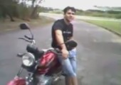 Benny auf einem Motorrad