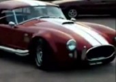 Frau ruiniert Shelby Cobra