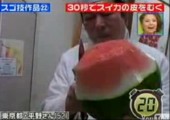 Wie man eine Wassermelone in 30 Sekunden schält