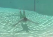Beeindruckende Unterwasseraufnahme in Slow-Motion