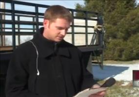 Außenreporter gibt sein Statement ab