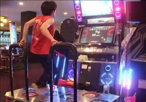 Level Asian am Tanzautomat