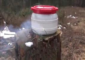 Riesiger selbstgebastelter Feuerwerkskörper