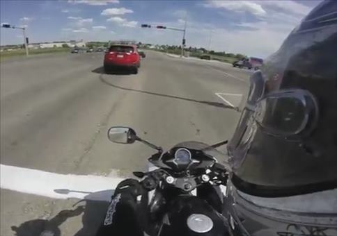 Moment mal! Da war doch was im Rückspiegel!