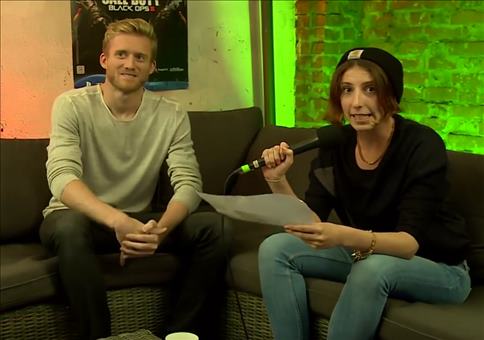 André Schürrle wird im Interview für einen Pro-Gamer gehalten