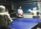 Roboter spielen Tischtennis