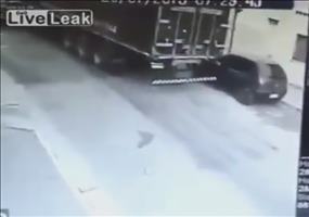 Wie man mit einem LKW ein Auto klaut