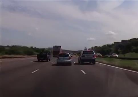 Kurzer Necker auf der Autobahn - Instat Karma