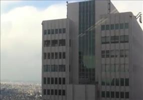 Schwankende Wolkenkratzer in Japan bei einem Erdbeben