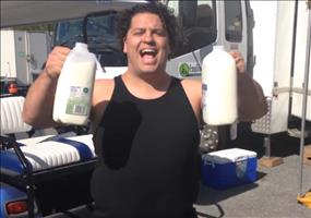 Was passiert eigentlich, wenn man zu viel Milch trinkt?