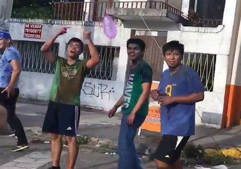 Perfekt platzierte Wasserbombe 