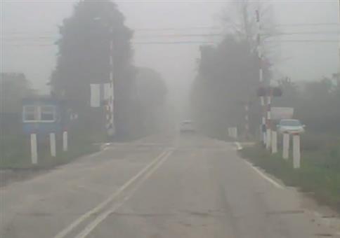 Manuell beschrankter Bahnübergang