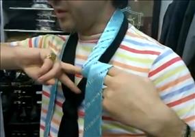Einfache Art eine Krawatte zu binden