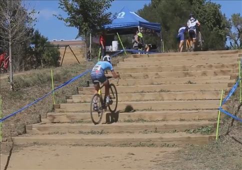 Mit dem Fahrrad die Treppe hoch