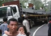 Sattelschlepper abschleppen in Indonesien