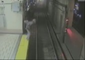 Besoffen vor die U-Bahn fallen