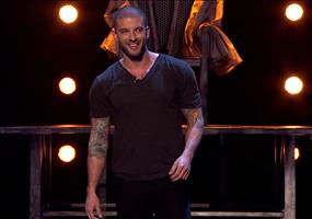 Darcy Oake führt krassen Zaubertrick vor
