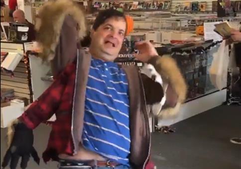 Jacke mit spezieller Kapuze = Kostüm