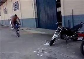Mit dem Motorrad einparken like a boss