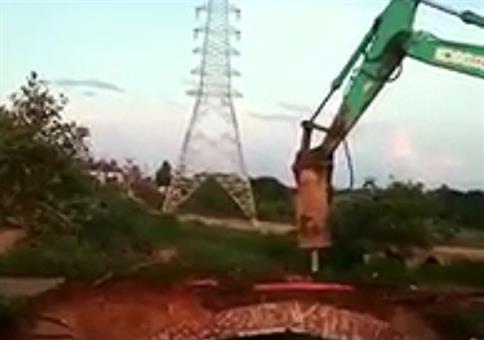 Einmal mit Profis: Brücke abreißen